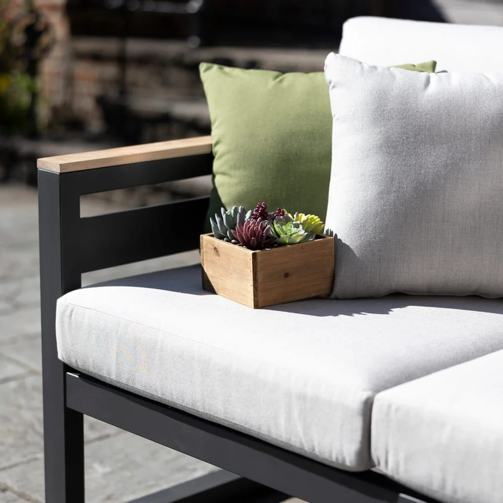 Elba Comfort Cushion Detail Sq